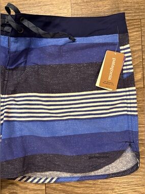 New Patagonia W's Wavefarer Boardshorts 5" Striped Unlined Shorts size 14